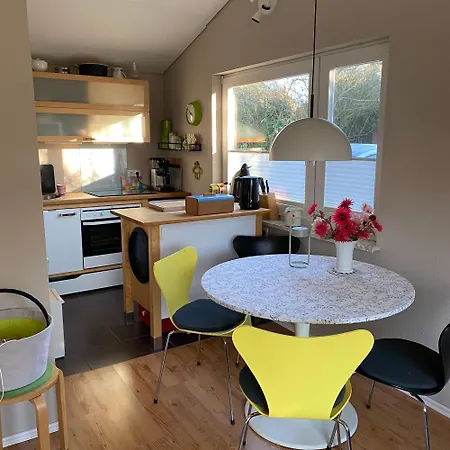 Schwedenhaeuschen-am-see-einfach-lagom