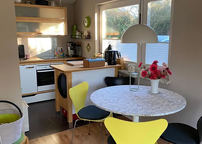 Schwedenhaeuschen-am-see-einfach-lagom